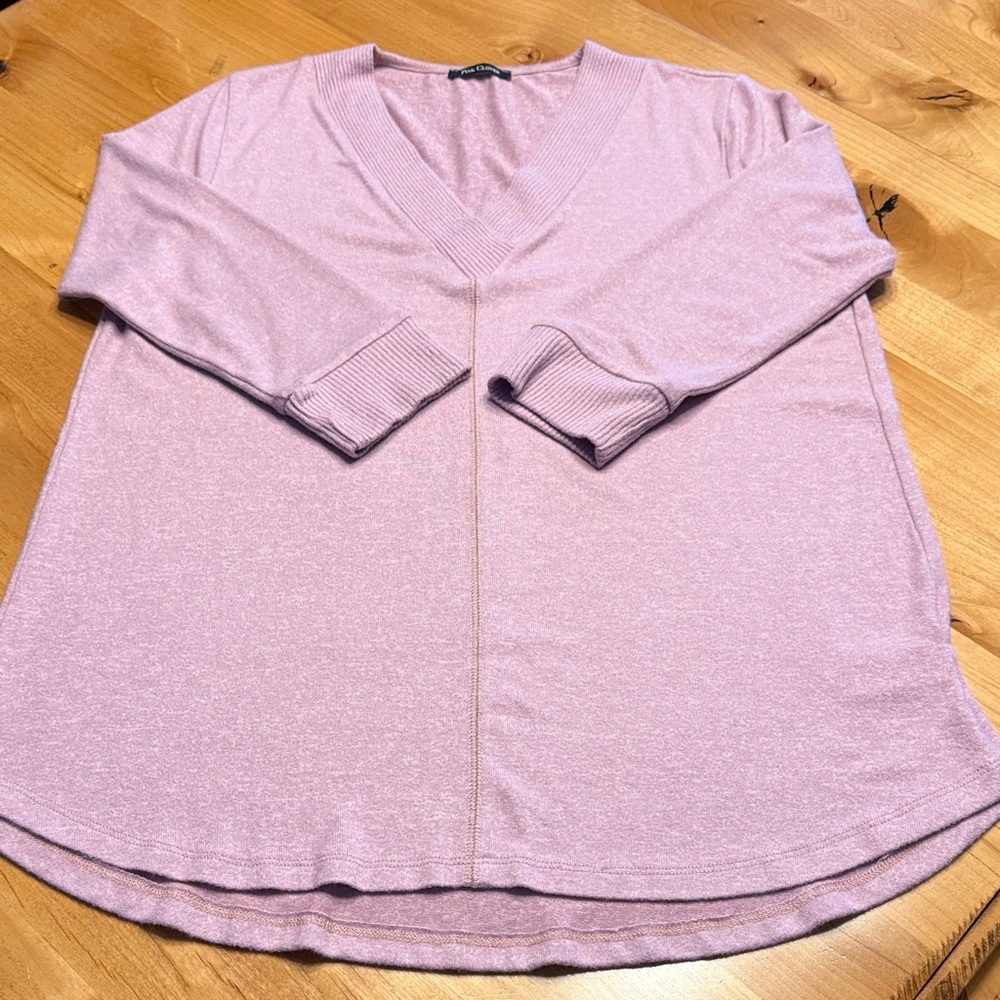 Pink Clover Soft Pink V-Neck 3/4 Sleeve Soft Sweater. Size Large